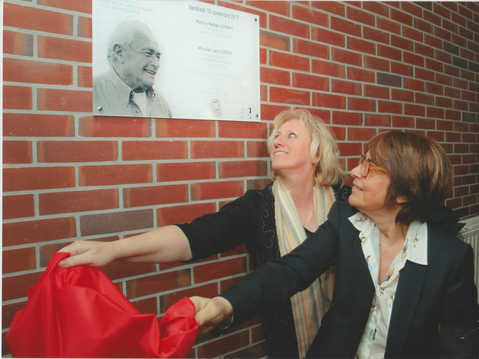 La plaque au nom de Sam Braun est dévoilée